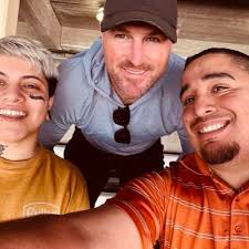 Larry Daniel Flores (@larrydflores)