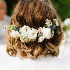 Coiffure mariage boheme cheveux courts une coiffure de mariage bohème sur cheveux milongs … Maquillage Et Coiffures De Mariage
