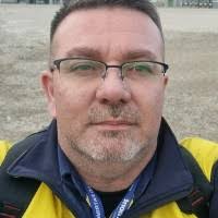 90+ perfiles de «Emery»