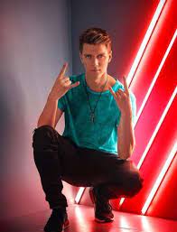 Collins key, a smart personality from arizona, america is at the age of 23 and looks really hot and handsome with a height of collins key who is popular from his multiple profession earns a really good amount of money. Collins Key Biography Wiki Age Height Career Family Facts More