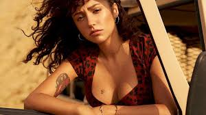 Her yerde! Zeynep Bastık