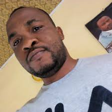 Contactor Holding Wiring A holding circuit keeps the contactor energized  (ON) after you release the start button, until you press the stop button or  power is cut. 🔌 Basic Components Contactor coil (