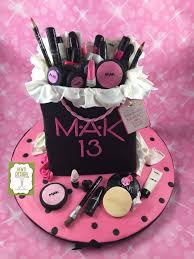 The cake is hot pink with a hand painted leopard sash and matching leopard make up bag. Make Up Cake Cake By Ventidesign Cakes Cakesdecor