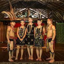 Ini memat hak asasi politik: Cerita Rakyat Kaum Kadazan Dengan Pengajaran Englshsada