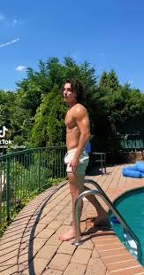 Peter Vigilante's Feet << wikiFeet Men