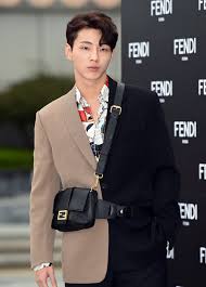 职业：演员 出生时间：1993年3月30日 韩语名：김지수 昵称：jisoo 教育程度：数位首尔文化艺术大学 戏剧电影学系 简介： 韩国男演员，2009年出演话剧《奉三不在那里》正式出道，2015年以新人之姿参与mbc水木剧《愤怒的妈妈》，饰演高福东一角备受嘱目。 2012年曾获得jyp娱乐官方第9期选秀第2. M0xhglzit7nknm