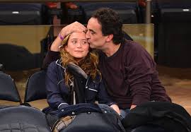 Il aura fallu huit mois de procédure pour qu'un accord soit . People Mary Kate Olsen S Ex Olivier Sarkozy Wanted To Have A Stay At Home Wife