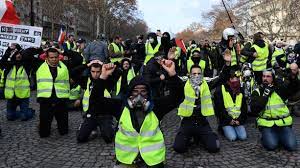  gilets jaunes acte v  la palme d'or de la désinformation revient à bfm tv. Au Lendemain Des Annonces De Macron Des Gilets Jaunes Toujours Aussi Remontes Preparent L Acte V Sur Facebook Lci
