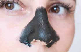 O cravo, uma das consequências da acne, é uma erupção cutânea causada pelo acúmulo de sujeira e células mortas nos folículos capilares. Mascara Caseira De Carvao Ativado Para Remover Todas Espinhas E Cravos