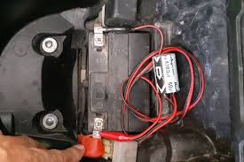 Kabel ini biasanya dinamakan kabel panas (hot), dapat dibandingkan seperti kutub positif pada sistem listrik arus searah (walaupun secara fisika adalah tidak tepat). Bikin Aki Awet Begini Cara Pasang Kondensator Di Kelistrikan Motor Gridoto Com