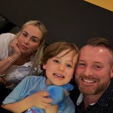 First day in Sisi with my partner Becky 🧳❤️🤙🏽☀️