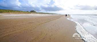 The cheapest way to get from uitgeest to bergen aan zee costs only 3€, and the quickest way takes just 24 mins. Strand Bergen Aan Zee Bergen Aan Zee Noordholland Niederlande Beachrex Com