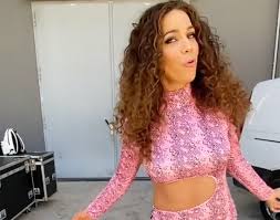 Στο δεύτερο επεισόδιο, η κατερίνα στικούδη κατάφερε με την μεταμφίεση της να αφήσει άφωνους τους κριτές. Katerina Stikoydh Stelnei To Diko Ths Mhnyma Gia To Teleytaio Gyrisma Toy Yfsf