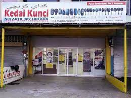 Kunyit putih memiliki bentuk yang rimpang dan bulat serta berwarna putih hampir seperti kencur. Kedai Kunci Lundang Sebelah Balai Nik Autokey Sdn Bhd Facebook