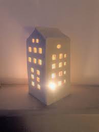 Handmade Ceramic House Shaped Photophore White Candle Holder Bright House Interior Decoration Watchman Bougeoirs Blancs Porte Bougie Decoration Minimaliste