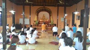 Saat ini, jumlah pemeluk agama buddha di indonesia mencapai 0,7%. Kedamaian Dalam Kekhusukan Perayaan Magha Puja 2556 Be Tahun 2015 Vihara Buddha Ratana Karangasem Kementerian Agama Republik Indonesia Kantor Kementerian Agama Kabupaten Karangasem