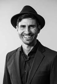 90 Meter und 300 Tonnen: Schwersttransport im Dorfzentrum Schönbühl