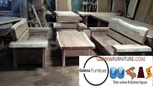 Menggunakan bahan dasar kayu jati ini juga kayu yang sudah dipilih dengan kualitas terbaik yaitu jati tpk atau jati perhutani, yang sekarang ini banyak sekali diminati karena keunggulan nya. Jual Meja Kursi Tamu Kayu Trembesi Solid Harga Murah