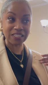 When Rolonda's Prince Charming brings the heat to her doorstep!