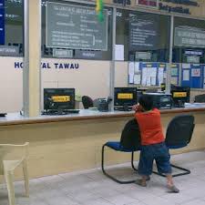 Mengenai kemudahan tempat letak kereta, ali berkata pihak hospital dan kementerian kesihatan telah berbincang dengan majlis perbandaran tawau dan terdapat 440 petak kereta berhampiran kawasan hospital disediakan untuk pengguna. Poliklinik Hospital Tawau Government Building