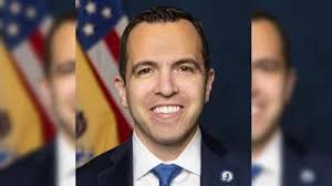 Columbia University employee Danna Drori contributes a total of $850 to  Democratic Party candidate Jonathan T. Ossoff