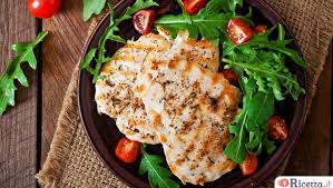 I petti di pollo vengono ricoperti con un misto aromatico e parmigiano che li rende così gustosi che non è necessario aggiungere olio durante la cottura. 3 Modi Diversi Per Cucinare Il Petto Di Pollo Ricetta It