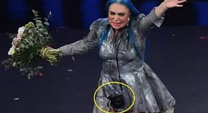 Born 20 september 1950) is an italian singer. Sanremo Loredana Berte E La Borsetta Ecco Cosa C Era Dentro