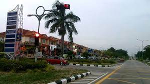 Selangor dibahagikan kepada beberapa buah daerah dan setiap daerah dibahagikan kepada beberapa mukim (subdaerah/subdistrict). How To Go To Salak Tinggi Klia2 Info