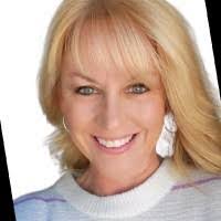 Elizabeth Gilpatrick's Instagram, Twitter & Facebook