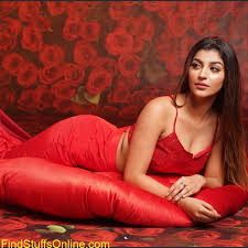 Yashika aannand landed a role of a dancer for a song titled sakalakala valli which also featured 300 dancers apart from her. Yashika Anand Hot Images