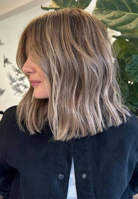 32 Best Medium-Length Haircuts for Thin Hair : Textured Lob with  Face-Framing Layers