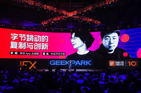 #字节跳动 #字節跳動 #張一鳴 #张一鸣 短短8年時間，字節跳動就實現了從0到千億的突破。今日頭條，抖音，tiktok，西瓜，火山，皮皮蝦，等等。字節跳動為什麼總能推出爆款app產品？ å­—èŠ‚è·³åŠ¨æ˜¯æ€Žä¹ˆ å¤åˆ¶ åˆ›æ–°çš„ åå¹´å¤ç›˜ep07 æžå®¢å…¬å›­