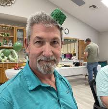 Alex Gordon says Nebraska will win by 28 tonight. Says the “one good thing  that's come out of Cincinnati is Travis Kelce.” 👀