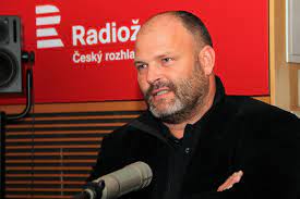 66 otazek ludka stanka petr kolar proc ne. Architekt Petr Kolar Vybudoval Luxusni Hotel Na Maledivach Stavim Domy Ktere Musi Fungovat Tvrdi Radiozurnal