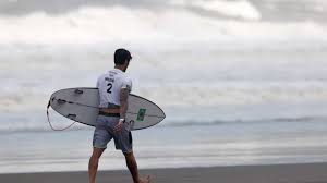 O brasil já tem dois surfistas garantidos nas oitavas de final do surfe dos jogos olímpicos de tóquio, que estão sendo disputados na onda de tsurigasaki, em ichinomiya. Qhey02wtb4175m