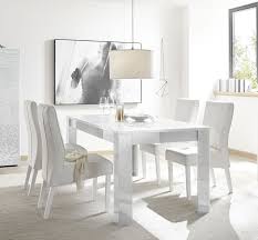 Vous pouvez également y organiser une soirée jeux et divertissements avec toute la famille ou chez loberon, notre sélection d'ameublement et de tables de salle à manger se distinguent par leur qualité et design singulier. Table De Salle A Manger Design Avec Serigraphies Blanc Laque Brillant Venise 180 Cm