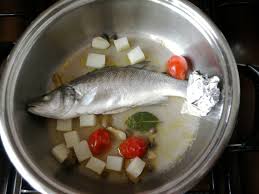 Il branzino è un alimento salutare e gustoso. Branzino In Umido Alla Marinara Gino D Aquino