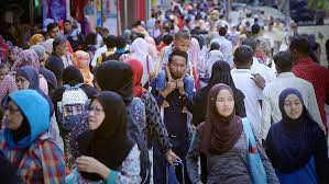 Dari segi kepadatan penduduk, malaysia mencatatkan 99 orang bagi setiap kilometer persegi pada tahun. Penduduk Malaysia Mengikut Umur Iamk Learning Centre