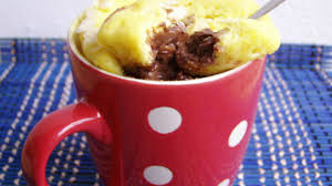 Con una forchetta mescolate energicamente il tutto per circa un minuto, in modo da cercate di non lasciare farina, zucchero o cacao sul fondo. Mug Cake Con Il Cuore Di Nutella Un Dolce Veloce E Dal Cuore Caldo