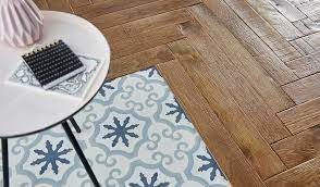 10 exemples inspirants pour mixer carrelage et parquet carrelage parquet carrelage parquet carreaux ciment