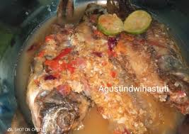 Pecak ikan nila bisa memakai ikan nila yang digoreng atau dibakar di atas api. Resep Pecak Ikan Nila Oleh Agustin Dwi Hastuti Cookpad
