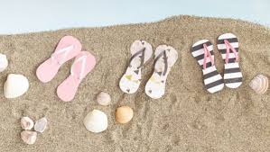 Einfach einen flip flop als vorlage nehmen und aus bunter pappe die einladung basteln. Diy Geschenke Geschenkideen Zum Selber Machen