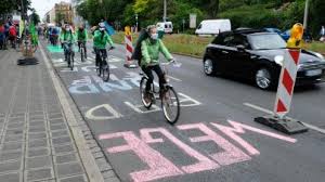 Autospur In Nurnberg Gesperrt Aktivisten Fordern Pop Up Radweg Nurnberg Nordbayern De