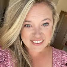 What are some tips for a fun day at Dollywood during Christmas?