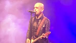 Nel 1973 fonda la band dei josafat e debutta in concerto al teatro san fedele di milano con un repertorio di classici del rock anni '60. Enrico Ruggeri Elettrizza Milano La Voce