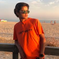 Lives and works in lisbon. Diogo Branco Hudl