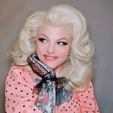 Carson Daly and Jennifer Love Hewitt hosting MTV's New Year's Eve Live in  1998/1999!