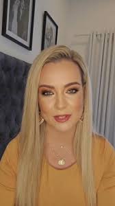 Vanaand gaan daar lekker gekuier word op MENGELMOES op Kanaal 7. Koos  Greeff en Mike Spies van Namakwaland kuier saam met Eddie en Linda van der  Merwe.