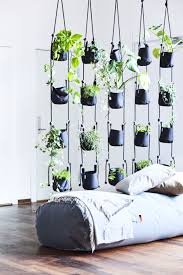 Vertical Flowerpots Die Vertikaler Blumentopfe Hangepflanzen Zimmer Raumteiler Pflanzen Zimmer Einrichten