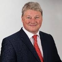 Simon Davenport's Instagram, Twitter & Facebook